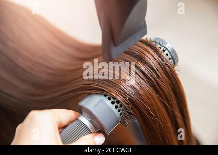 Nahaufnahme von Föhn, Concept Cut Salon, Stylistin für Frauen Stockfoto