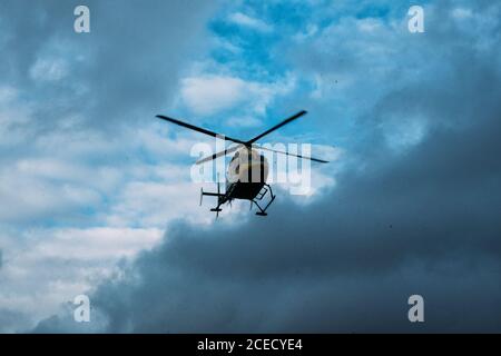 Wiltshire Air Ambulance landete in einer Court Road Playing Fields, Kingswood, Bristol. August 2020 Stockfoto