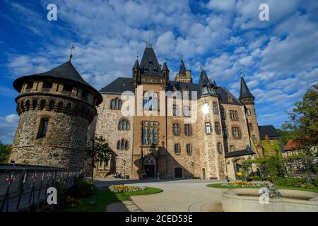 Wernigerode, Deutschland. August 2020. Die Terrasse von Schloss Wernigerode. Die Schlossgärten sind Teil des Netzwerks 'Gartenträume - Historische Parks in Sachsen-Anhalt', das in diesem Jahr sein 20-jähriges Bestehen feiert. Quelle: Klaus-Dietmar Gabbert/dpa-Zentralbild/ZB/dpa/Alamy Live News Stockfoto