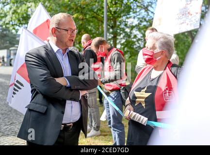 Potsdam, Deutschland. September 2020. Frank Werneke, Vorsitzender von Verdi, kommt zum Start der Tarifverhandlungen 2020 im öffentlichen Sektor auf Bundes- und kommunaler Ebene. Quelle: Britta Pedersen/dpa-Zentralbild/dpa/Alamy Live News Stockfoto