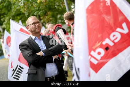 Potsdam, Deutschland. September 2020. Frank Werneke, Vorsitzender von Verdi, kommt zum Start der Tarifverhandlungen 2020 im öffentlichen Sektor auf Bundes- und kommunaler Ebene. Quelle: Britta Pedersen/dpa-Zentralbild/dpa/Alamy Live News Stockfoto