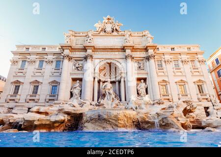Trevi-brunnen Sonnenuntergang barocke Architektur und Sehenswürdigkeiten Rom Italien Stockfoto