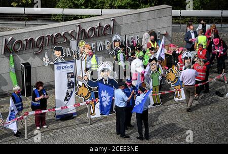 Potsdam, Deutschland. September 2020. Demonstranten stehen am Rande der Tarifverhandlungen 2020 auf Bundes- und kommunaler Ebene. Quelle: Britta Pedersen/dpa-Zentralbild/dpa/Alamy Live News Stockfoto