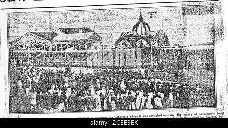 . Die Ermordung von Abraham Lincoln. aw Lincoln Beerdigung Zug /. £tate kein-esentative Martin T./ueger,»ho besitzt die photographtwn ahijyei war 11 Jahre alt, als i Iincoln Beerdigung Zug kam InSchigarTtity 1. Mai 1865. Mr.lueger zusammen mit John Voss, Xiry Opperman, Cris Kay, WilliamKyerand-FrenkEggertwere,Spaziergang nach Waterford an diesem Morgen l&gt;Pflanzen Sie Kartoffeln für alten Mann ?*?Sie hörten die Kanone am Seeufer die Ankunft der Strecke ankündigen und kehrten zurück, um das Ereignis zu erleben. Unter besonderer Bewachung war der Zug von Indianapolis nach Lafayette gefahren, wo er auf die Lou geschaltet wurde Stockfoto