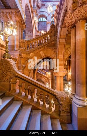 ALBANY, NEW YORK - 6. Oktober 2016: die großen westlichen Treppe von der New York State Capitol Building. Stockfoto