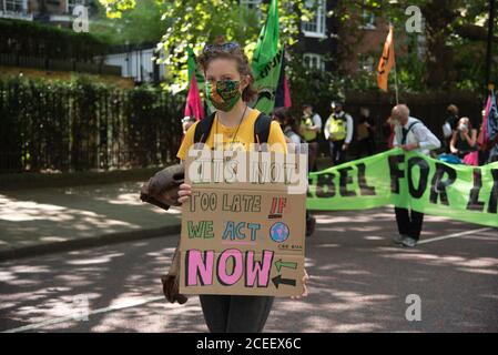 London, Großbritannien. September 2020. Extinction Rebellion Protesters in der Nähe des Buckingham Palace im Zentrum von London, Großbritannien am 1. September 2020. Die Umweltgruppe plant eine Woche Protestaktionen in der Hauptstadt. (Foto: Claire Doherty/Sipa USA) Quelle: SIPA USA/Alamy Live News Stockfoto