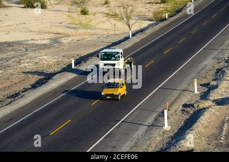 Luftaufnahme der Panamerikanischen Autobahn in Peru. Stockfoto