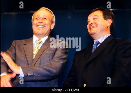 Alain Merieux und Michel Mercier nehmen an dem Treffen von Jacques Chirac in Lyon, Frankreich, Teil Stockfoto