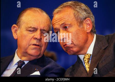 Alain Merieux und Raymond Barre nehmen an einem Treffen von Jacques Chirac in Lyon, Frankreich, Teil Stockfoto