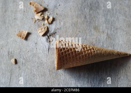 Leere Waffelkegel für Eiscreme Stockfoto