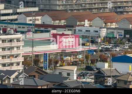 Osaka / Japan - 16. November 2017: MaxValu japanisches Einzelhandelsgeschäft in der Vorstadt von Osaka, Japan Stockfoto