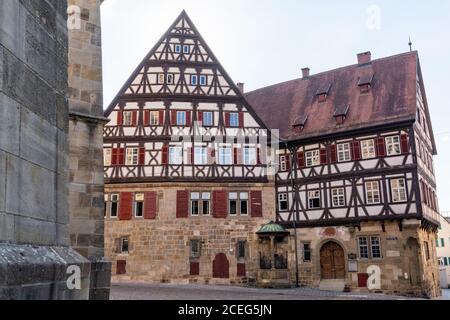 Esslingen, BW / Deutschland - 22. Juli 2020: Blick auf die historische Altstadt von Esslingen am Neckar Juli 2020: Die alte Kessler-Weinfabrik in seiner Stockfoto