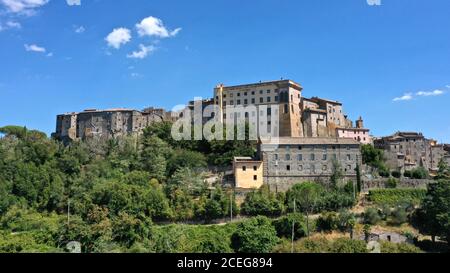 Luftaufnahme des Dorfes Bomarzo. Viterbo Provinz, Latium / Italien Stockfoto