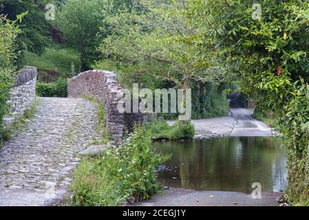 pack Pferdebrücke und ford exmoor Stockfoto