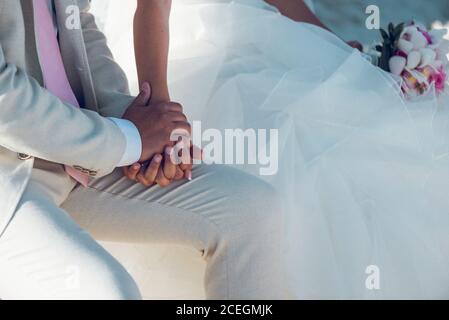 Hochzeitspaar, Hand in Hand Stockfoto