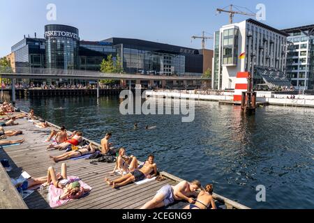 Schwimmbad Fisketorvet Hafenbad und Fisketorvet - Copenhagen Mall in Kopenhagen, Dänemark, Europa - Fi Stockfoto