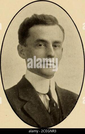 . Entre Nous 1912. *James William Norman, A.B.,Professor für Mathematik anil Astronomy A.P., Mercer University; Co-Principal.Mercer University Summer School, 1906;Student Harvard University, 1906-1907;Co-Principal Hearn Academy, Georgia.Professor in Howard College seit igo8. *auf Beurlaubung. Charles Madison Sarratt. A.H.. Amtierender Professor für Mathematik A. H., Cornell University; Lehrer für Mathematik, High School, Elizabeth City, N. C, 1909-1910; Student Harvard Uni versity Summer School, [908-1909; Grad-uate Student Cornell University, 1910-[911; Mitglied der National Association of Mathemat Stockfoto