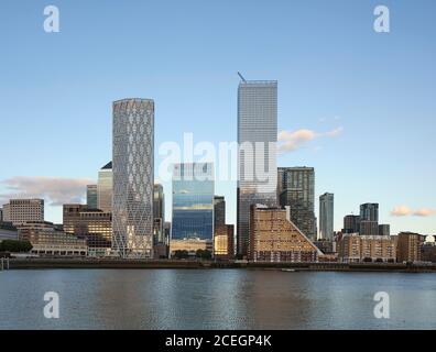 Das Make-up von Gebäudefassaden. Newfoundland Tower, London, Großbritannien. Architekt: Horden Cherry Lee Architects Ltd, 2020. Stockfoto