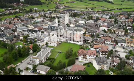 Luftaufnahme von Innichen in der Sommersaison, Innichen Skyline, Italien. Stockfoto