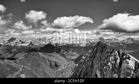 Dolomitenberge Luftaufnahme von Marmolada, Italien. Stockfoto