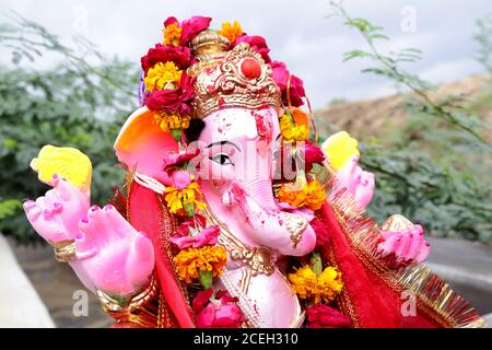 Beawar, Rajasthan, Indien, Sep 1, 2020: Die Gottheit des Wohlstands Herr Ganesha (Elefantenkopf Gott) vor dem Eintauchen in einen Teich am letzten zehnten Tag des Ganesh Chaturthi Festival in Beawar. Kredit: Sumit Saraswat/Alamy Live Nachrichten Stockfoto