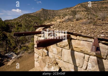 Die Geisterstadt Sego wurde 1910 als Kohlebergbaustadt in Sego Canyon, Utah, gegründet, um der Eisenbahn in Thompson Springs, fünf Meilen (8 km), Kohle zu liefern Stockfoto