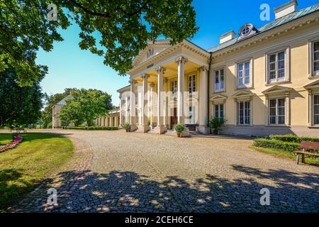 Historischer Palast in der Stadt Walewice, Polen. Stockfoto