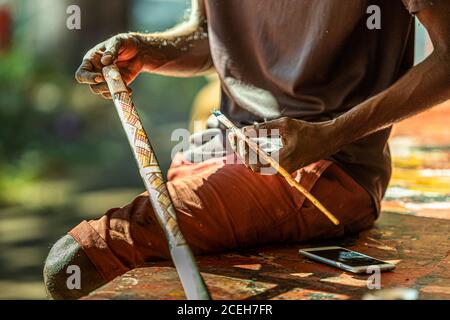 Aborigine Künstler in Gunbalanya Stockfoto