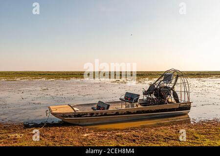Airboat bei Bamurru Plains Lodge, Northern Territory, Australien Stockfoto
