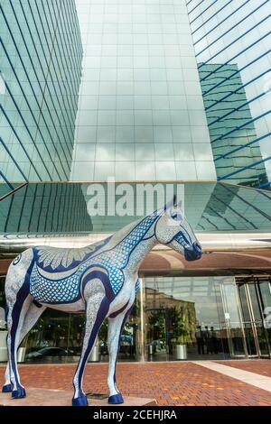 Amarillo USA - September 12 2015; Old Blue, Quarter Horse Statue steht vor National Bank Gebäude, Route 66 Texas, USA Stockfoto