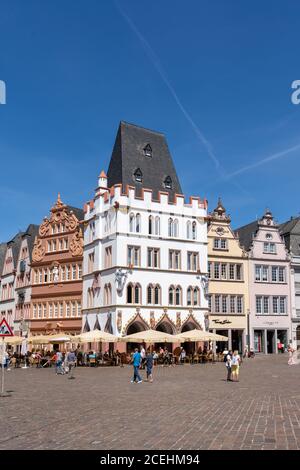 Trier, RP - 29. Juli 2020: Blick auf den Hauptmarkt in der historischen Altstadt von Trier an der Mosel Stockfoto