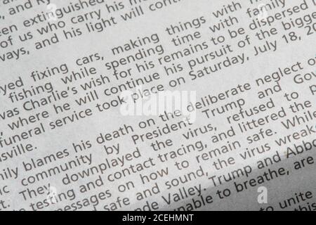 Die jüngsten Nachrufe in der Austin American-Statesman Zeitung zeigen COVID-19 und die Pandemie als primäre Todesursache für ihre Lieben. Am 1. September 2020 gab es in Texas 12,779 von 633,000 landesweit in Texas verendeten Fällen. Stockfoto