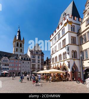 Trier, RP - 29. Juli 2020: Blick auf den Hauptmarkt in der historischen Altstadt von Trier an der Mosel Stockfoto