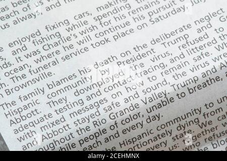 Die jüngsten Nachrufe in der Austin American-Statesman Zeitung zeigen COVID-19 und die Pandemie als primäre Todesursache für ihre Lieben. Am 1. September 2020 gab es in Texas 12,779 von 633,000 landesweit in Texas verendeten Fällen. Stockfoto