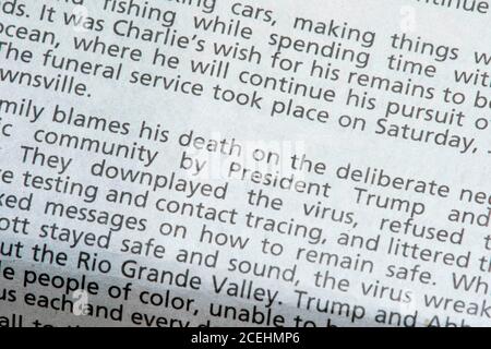 Die jüngsten Nachrufe in der Austin American-Statesman Zeitung zeigen COVID-19 und die Pandemie als primäre Todesursache für ihre Lieben. Am 1. September 2020 gab es in Texas 12,779 von 633,000 landesweit in Texas verendeten Fällen. Stockfoto