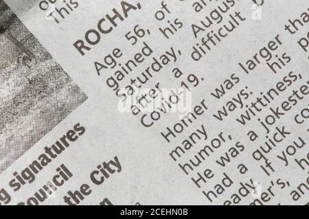 Die jüngsten Nachrufe in der Austin American-Statesman Zeitung zeigen COVID-19 und die Pandemie als primäre Todesursache für ihre Lieben. Am 1. September 2020 gab es in Texas 12,779 von 633,000 landesweit in Texas verendeten Fällen. Stockfoto