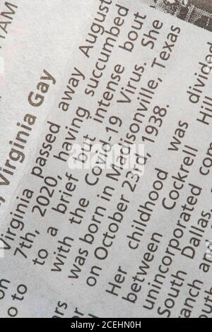 Die jüngsten Nachrufe in der Austin American-Statesman Zeitung zeigen COVID-19 und die Pandemie als primäre Todesursache für ihre Lieben. Am 1. September 2020 gab es in Texas 12,779 von 633,000 landesweit in Texas verendeten Fällen. Stockfoto