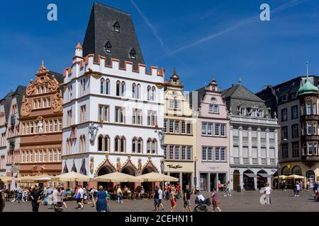 Trier, RP - 29. Juli 2020: Blick auf den Hauptmarkt in der historischen Altstadt von Trier an der Mosel Stockfoto