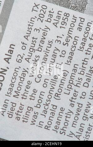 Die jüngsten Nachrufe in der Austin American-Statesman Zeitung zeigen COVID-19 und die Pandemie als primäre Todesursache für ihre Lieben. Am 1. September 2020 gab es in Texas 12,779 von 633,000 landesweit in Texas verendeten Fällen. Stockfoto