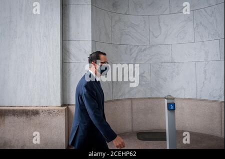 US-Finanzminister Steven Mnuchin kommt im Bürogebäude des Rayburn House auf dem Capitol Hill an, um vor einem House Select Unterausschuss über die Coronavirus-Krise in Washington, DC, auszusprechen., Dienstag, 1. September 2020. Kredit: Rod Lampey/CNP /MediaPunch Stockfoto