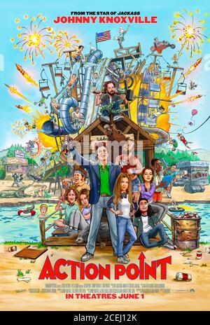 Action Point (2018) unter der Regie von Tim Kirkby mit Johnny Knoxville, Eleanor Worthington-Cox, Chris Pontius und Dan Bakkedahl. Die Zukunft eines verrückten, selbstgebauten Themenparks des Draufgänger wird gefährdet, wenn ein Firmenpark in der Nachbarschaft eröffnet wird. Stockfoto