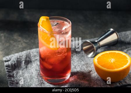 Erfrischender Americano Cocktail mit Orange und Gin Stockfoto