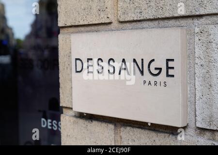 Bordeaux , Aquitaine / Frankreich - 08 25 2020 : Dessange paris Logo und Schild vor dem Salon Französisch Friseur Stockfoto