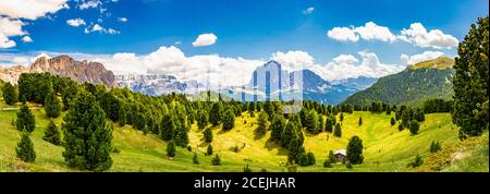 Tolle Aussicht vom Seceda Park. Wolkenstein in gröden, Trentino-Südtirol, Dolomiten Alpen, Südtirol, Italien Europa. Panorama auf Geisler Stockfoto