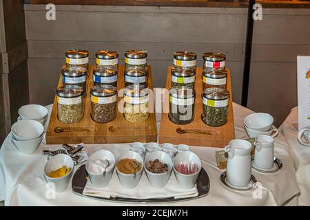 Frühstücksbuffet im Hotel Lenkerhof, Lenk, Schweiz Stockfoto