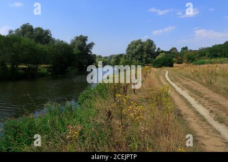 Ein Blick auf die Landschaft von Wateringbury entlang des Flusses Medway Stockfoto