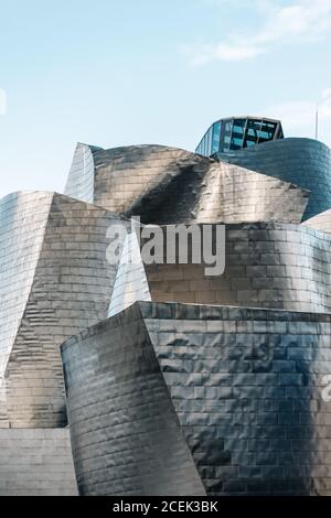 BILBAO, SPANIEN, - 16. MÄRZ 2018: Nahansicht des Guggenheim Museums Stockfoto