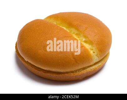 Einzelner Hamburger Bun isoliert auf weißem Hintergrund. Stockfoto