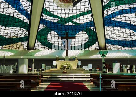 Innenansicht von der Kathedrale von Brasília ('Metropolische Kathedrale von Brasília'), der römisch-katholischen Kathedrale von Oscar Niemeyer entworfen. Stockfoto