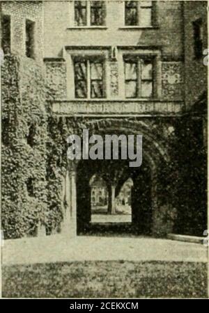 . Trolley-Reisen durch New England ... Battell Chapel – YALE COLLEGE – Vanderbilt Arch für Fahrpläne der Trolleys – siehe Zurück von Buch 15 Stockfoto